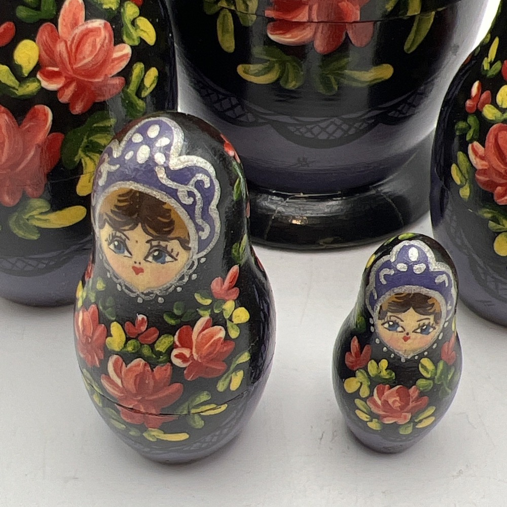 Wooden Russian Nesting Doll w/ Floral Design 5 Piece Set Signed - Picture 2 of 9